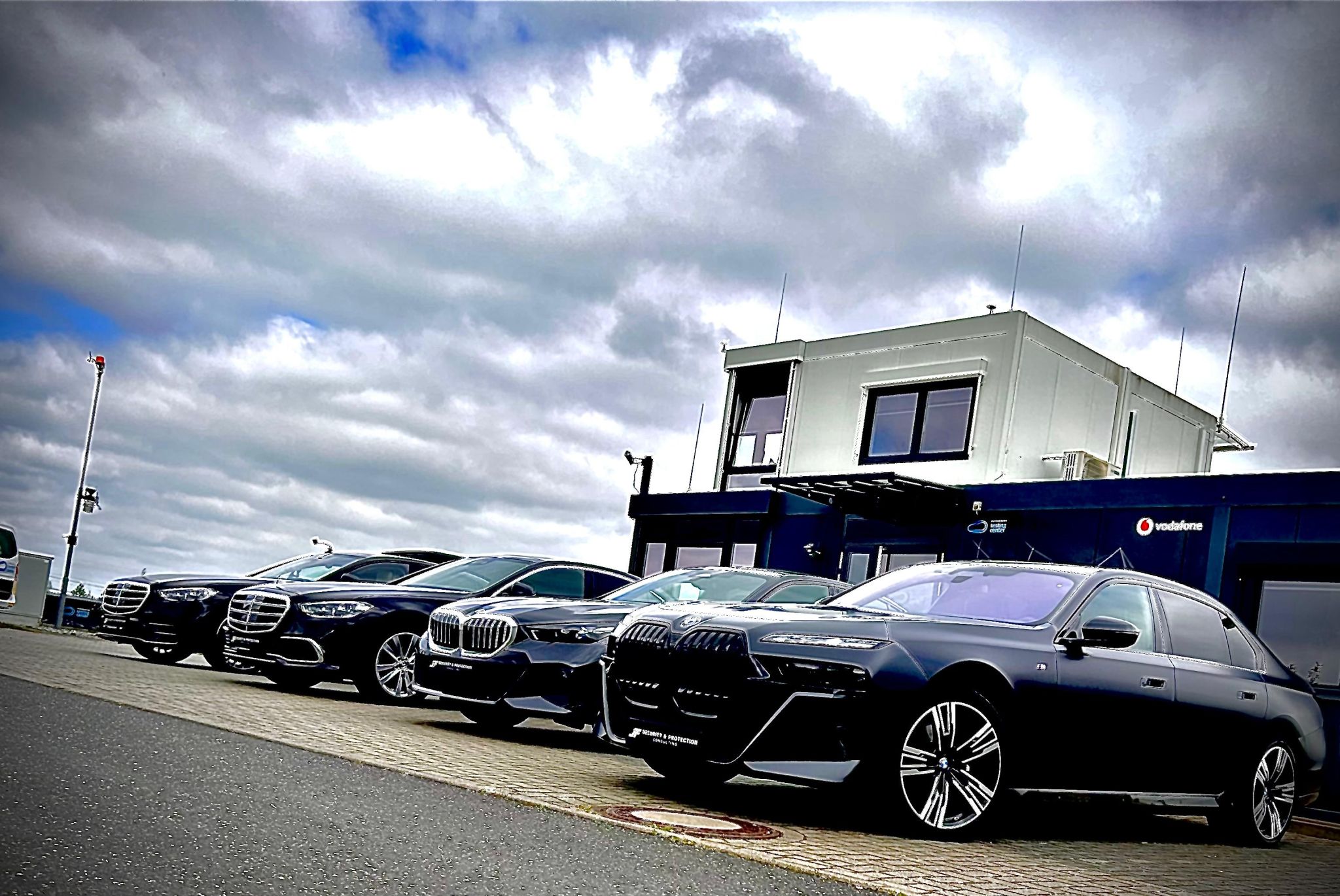 Mehr über den Artikel erfahren Fahrsicherheitstraining mit System – Nur wer die Technik kennt, kann sie im Ernstfall beherrschen.